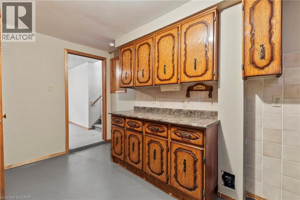 14 Indian Crescent, Hamilton, ON - Indoor Photo Showing Kitchen