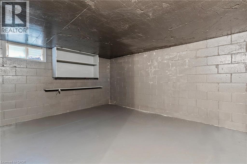 14 Indian Crescent, Hamilton, ON - Indoor Photo Showing Other Room