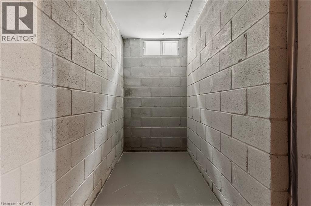 14 Indian Crescent, Hamilton, ON - Indoor Photo Showing Bathroom