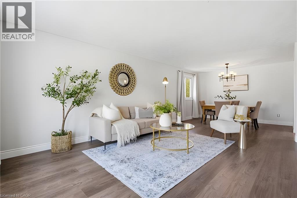 484 Hunterswood Court, Waterloo, ON - Indoor Photo Showing Living Room