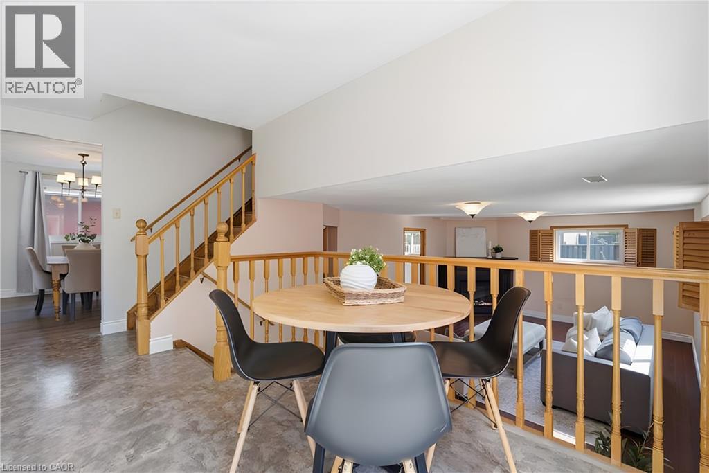 484 Hunterswood Court, Waterloo, ON - Indoor Photo Showing Dining Room