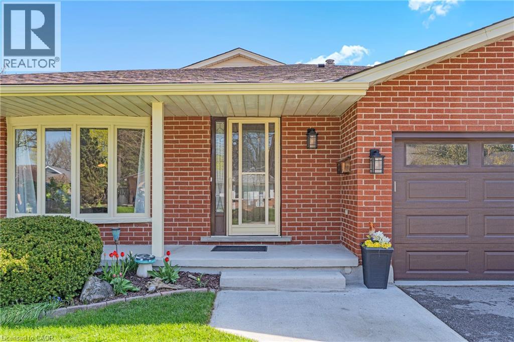 484 Hunterswood Court, Waterloo, ON - Outdoor With Exterior