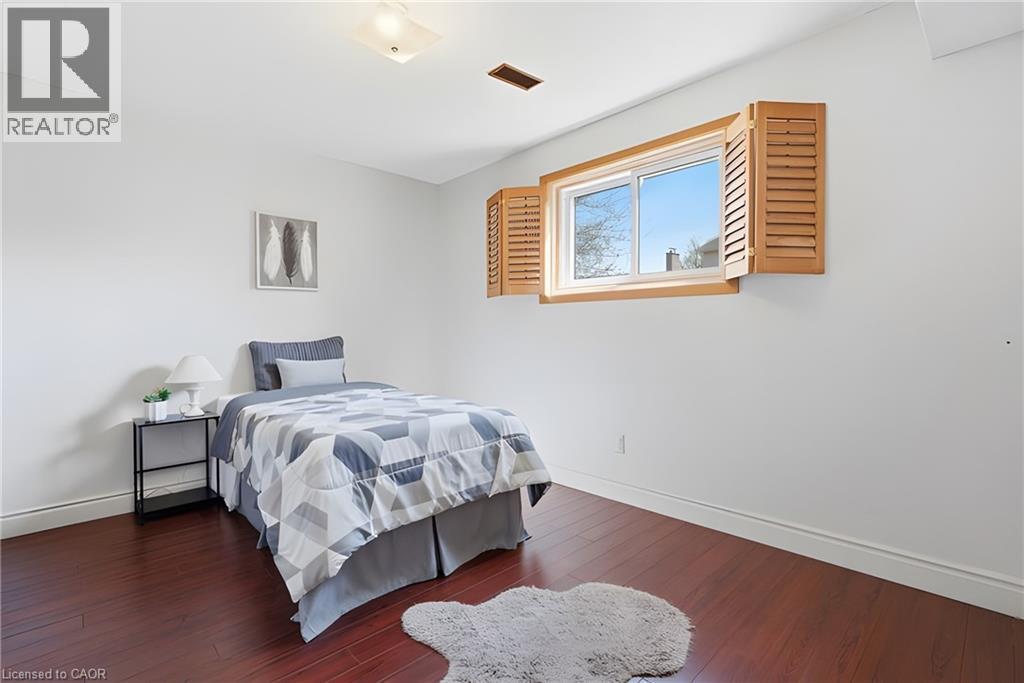484 Hunterswood Court, Waterloo, ON - Indoor Photo Showing Bedroom