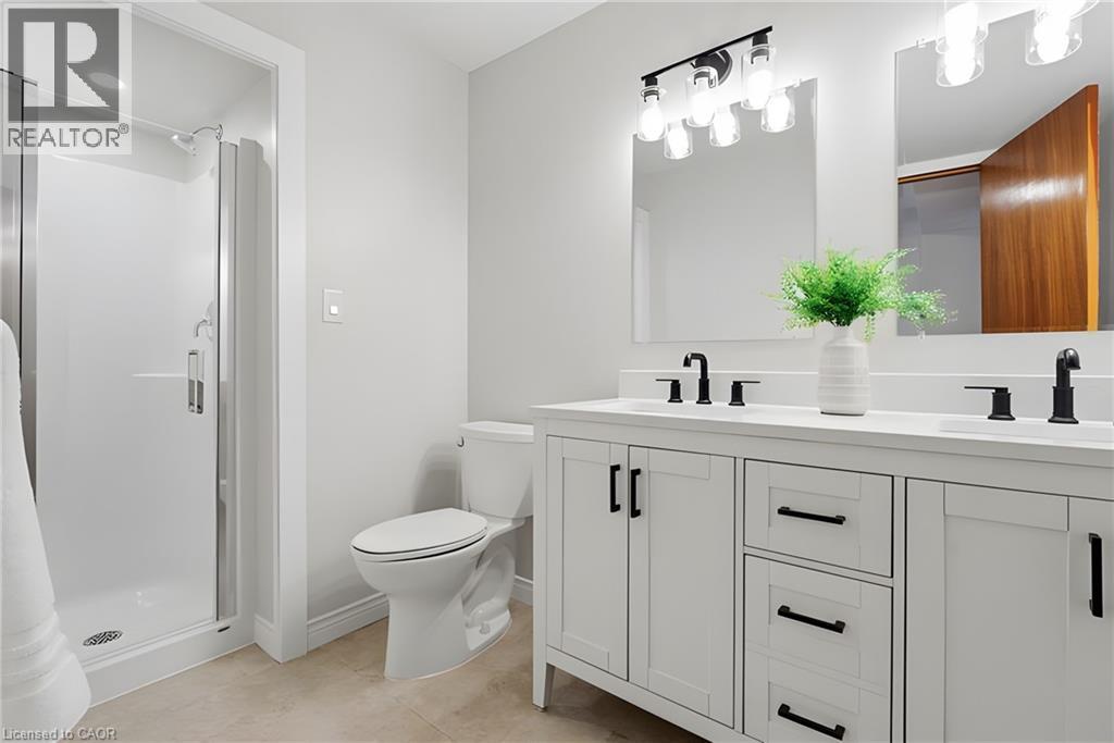 484 Hunterswood Court, Waterloo, ON - Indoor Photo Showing Bathroom