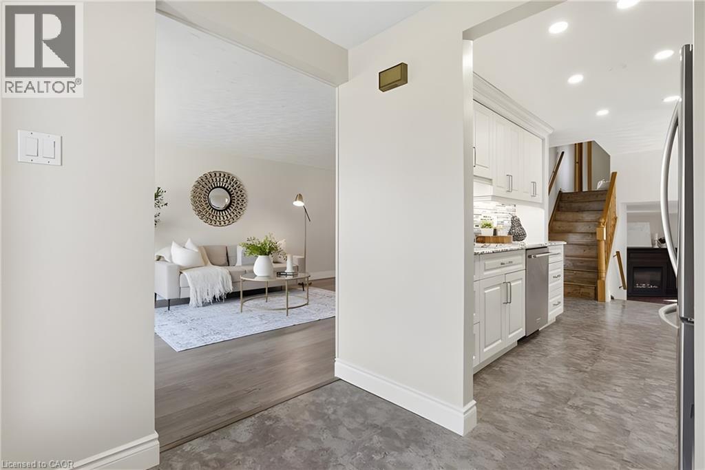 484 Hunterswood Court, Waterloo, ON - Indoor
