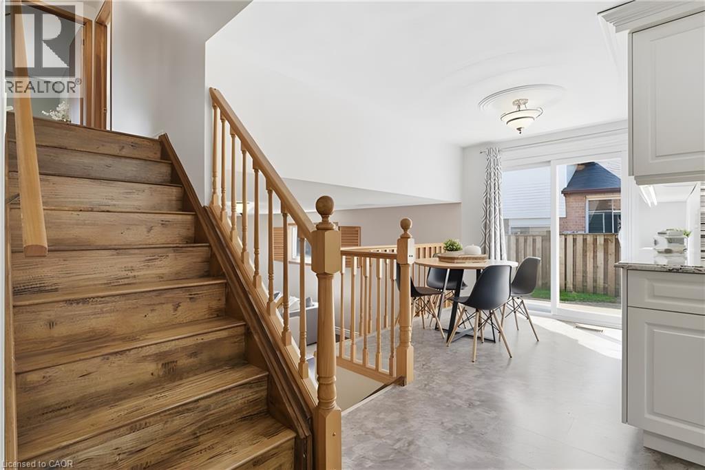 484 Hunterswood Court, Waterloo, ON - Indoor Photo Showing Other Room
