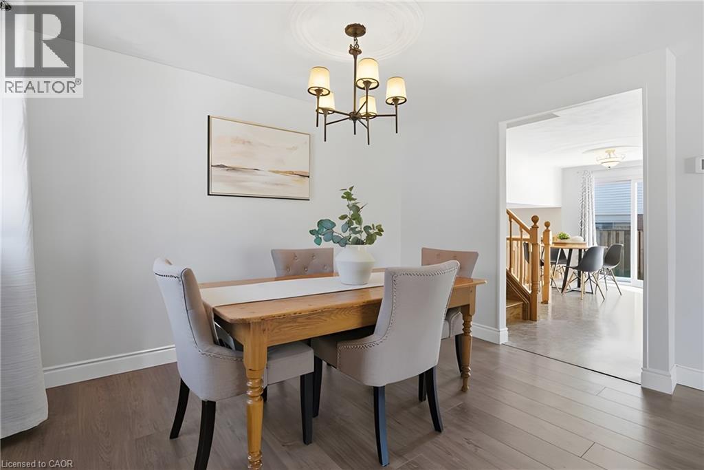 484 Hunterswood Court, Waterloo, ON - Indoor Photo Showing Dining Room