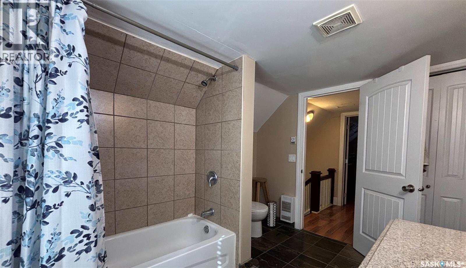 2324 Halifax Street, Regina, SK - Indoor Photo Showing Bathroom