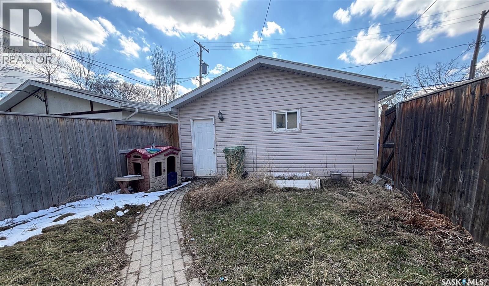 2324 Halifax Street, Regina, SK - Outdoor