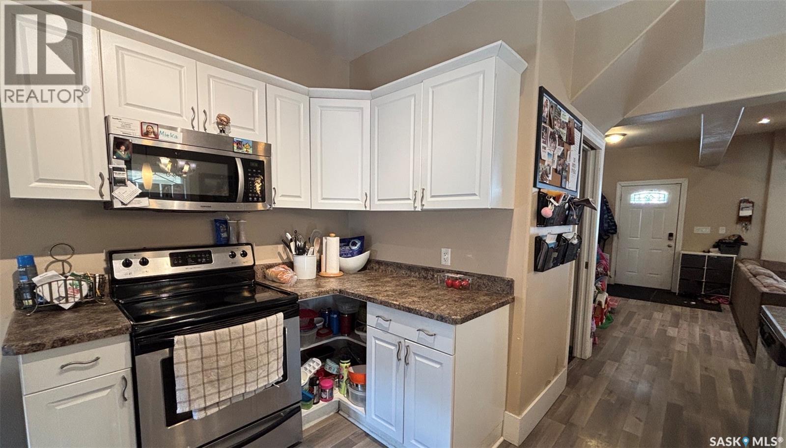 2324 Halifax Street, Regina, SK - Indoor Photo Showing Kitchen