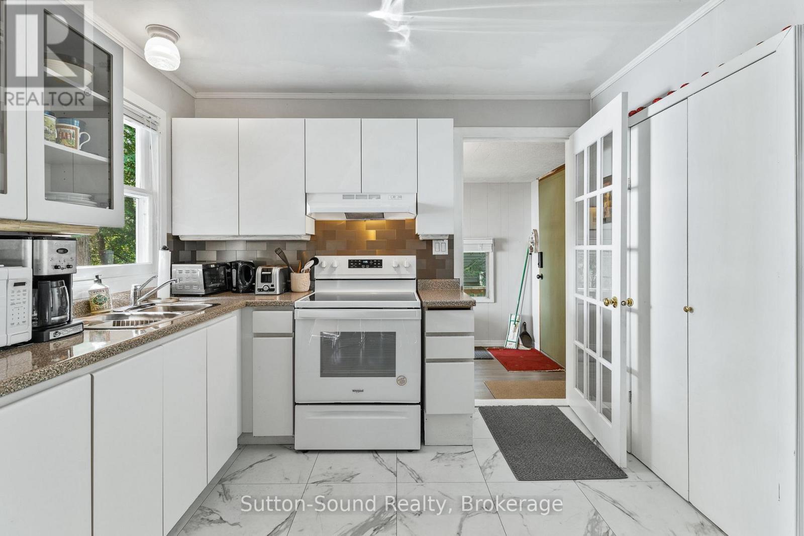 606 Mallory Beach Road, South Bruce Peninsula, ON - Indoor Photo Showing Kitchen