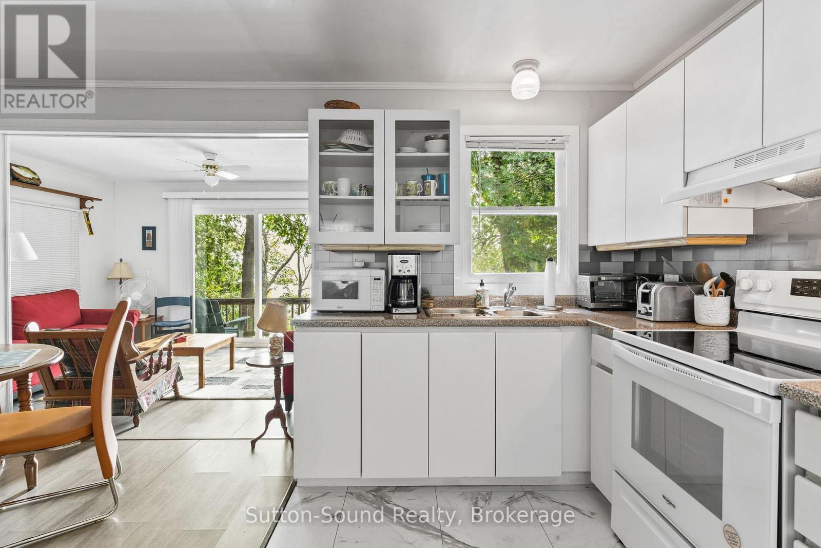 606 Mallory Beach Road, South Bruce Peninsula, ON - Indoor Photo Showing Kitchen
