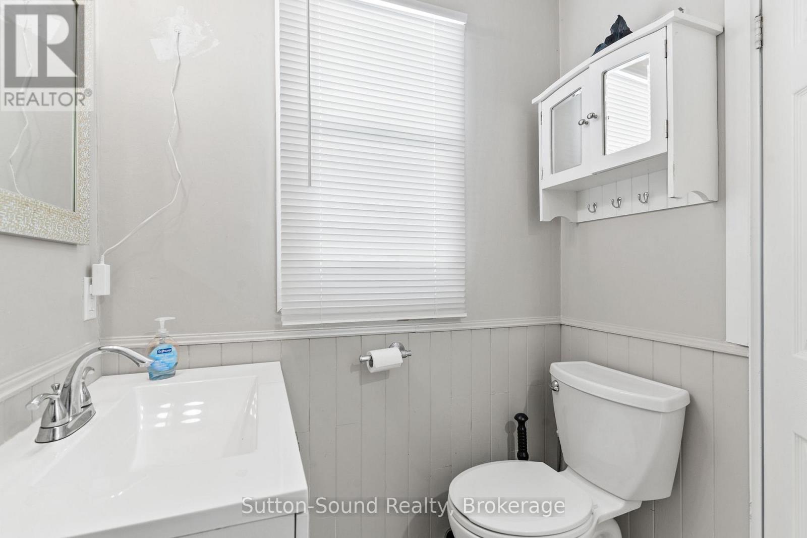 606 Mallory Beach Road, South Bruce Peninsula, ON - Indoor Photo Showing Bathroom