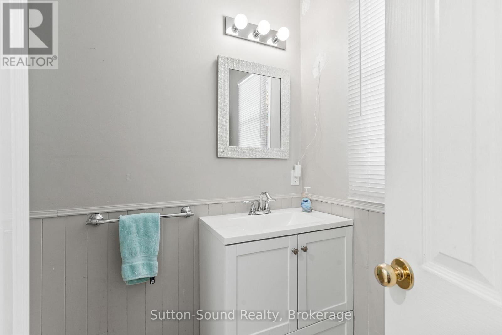 606 Mallory Beach Road, South Bruce Peninsula, ON - Photo Showing Bathroom