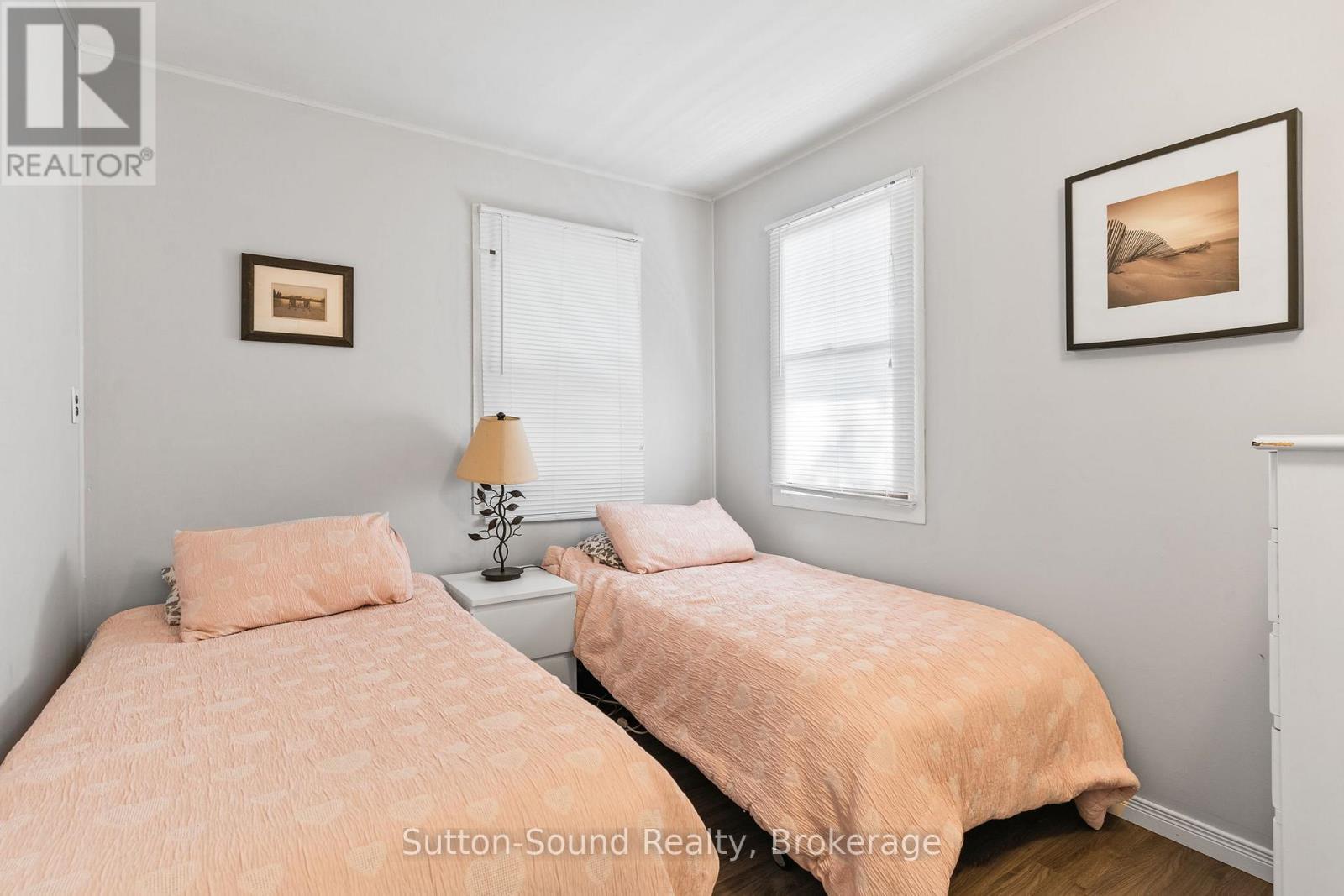 606 Mallory Beach Road, South Bruce Peninsula, ON - Indoor Photo Showing Bedroom