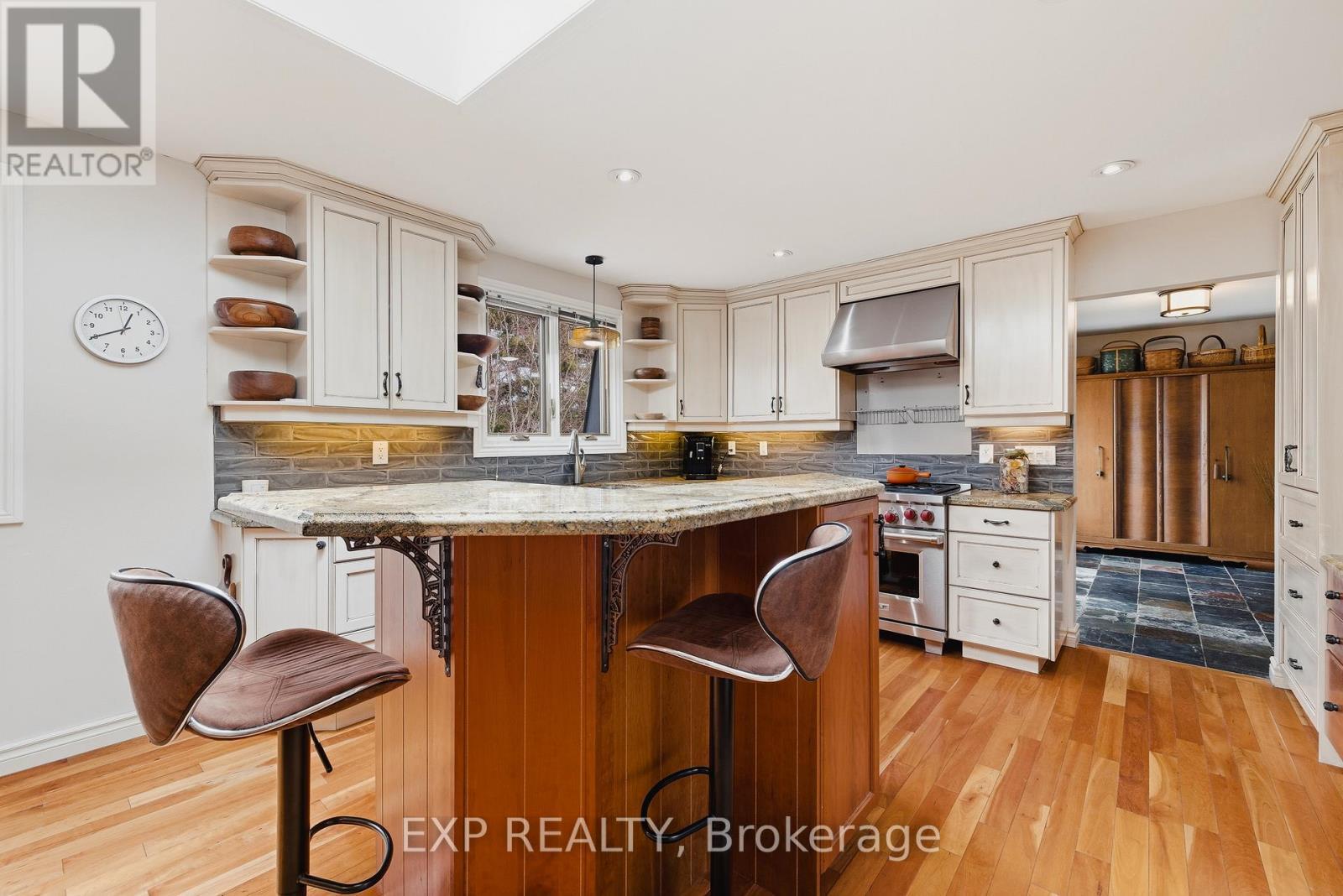 459 Lee Avenue, Waterloo, ON - Indoor Photo Showing Kitchen