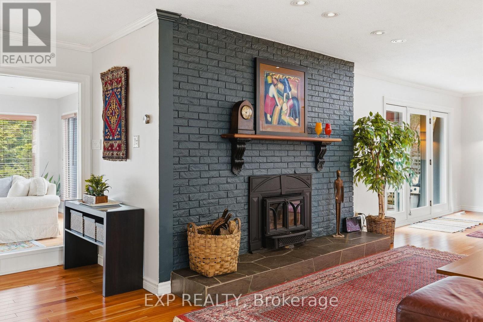 459 Lee Avenue, Waterloo, ON - Indoor Photo Showing Living Room With Fireplace