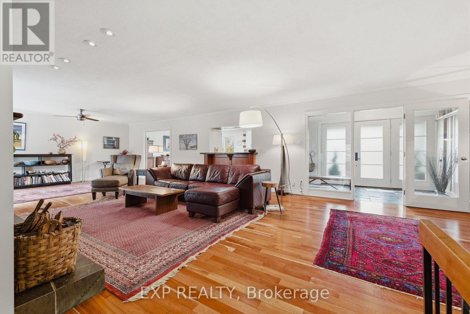 459 Lee Avenue, Waterloo, ON - Indoor Photo Showing Living Room