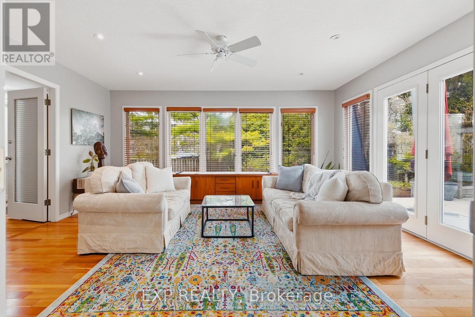 459 Lee Avenue, Waterloo, ON - Indoor Photo Showing Living Room