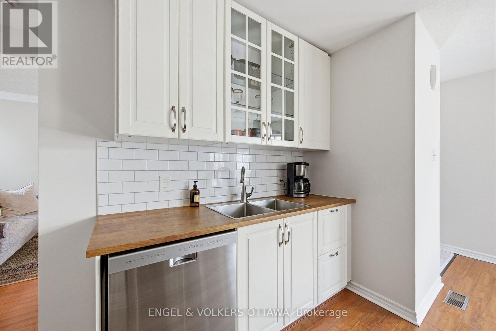 150 Forward Avenue, Ottawa, ON - Indoor Photo Showing Kitchen With Double Sink