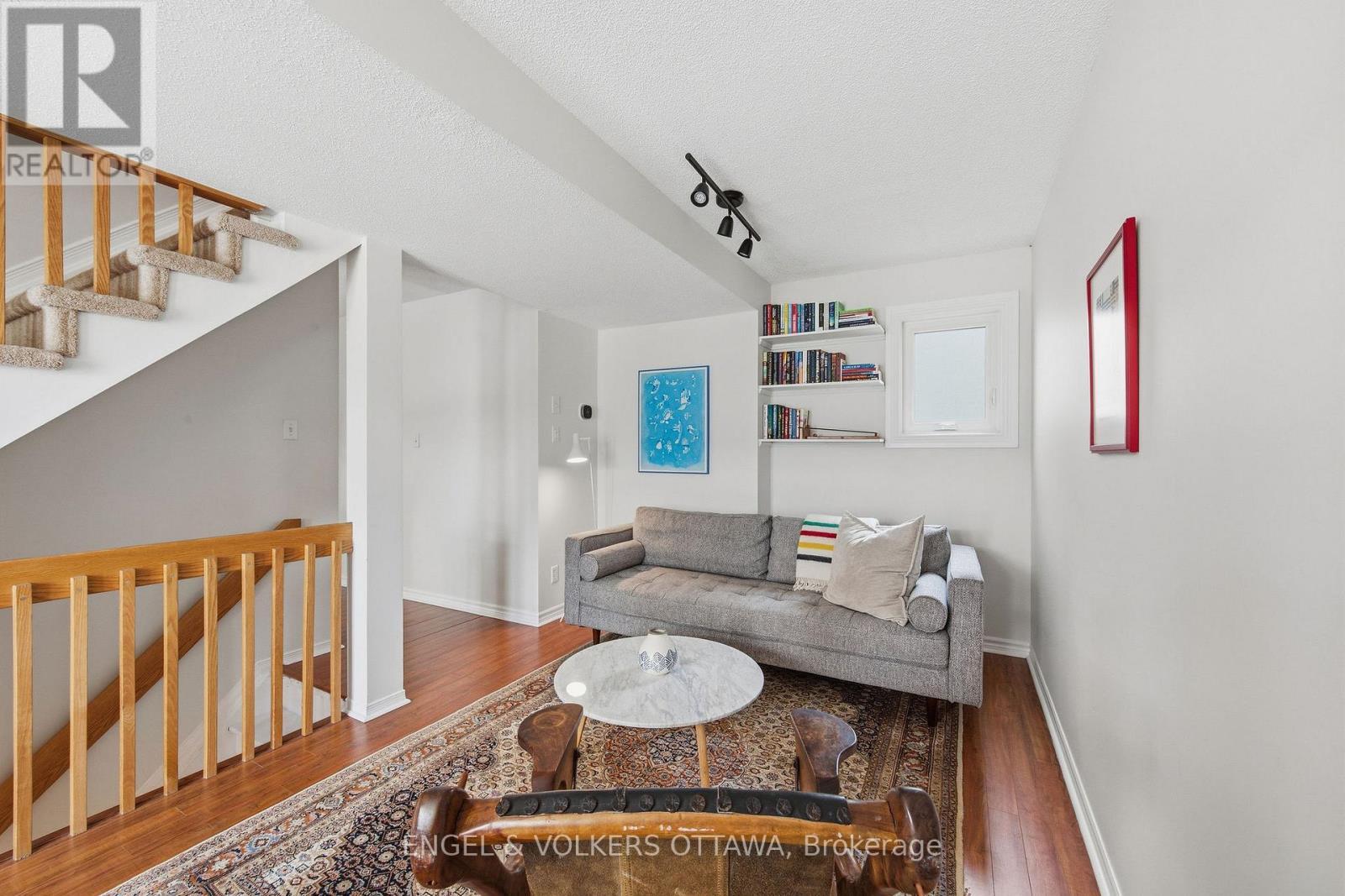 150 Forward Avenue, Ottawa, ON - Indoor Photo Showing Living Room