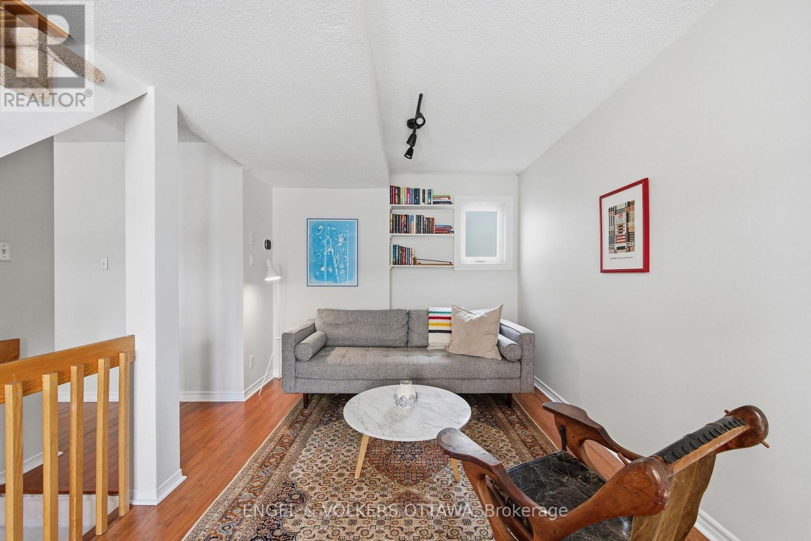 150 Forward Avenue, Ottawa, ON - Indoor Photo Showing Living Room