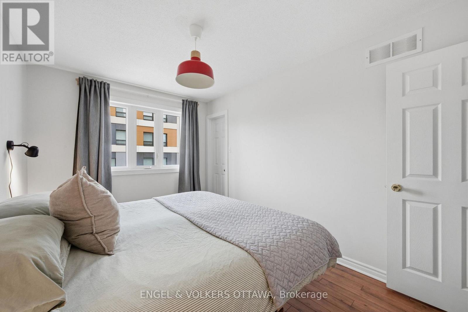 150 Forward Avenue, Ottawa, ON - Indoor Photo Showing Bedroom