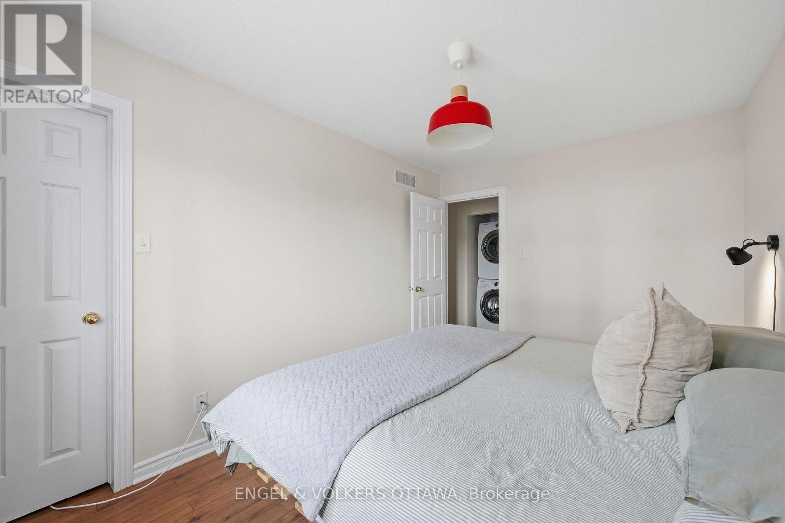 150 Forward Avenue, Ottawa, ON - Indoor Photo Showing Bedroom
