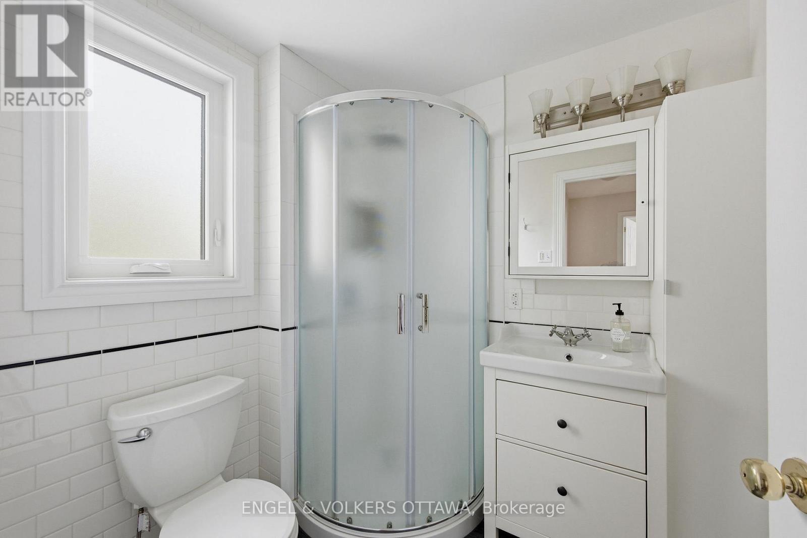 150 Forward Avenue, Ottawa, ON - Indoor Photo Showing Bathroom