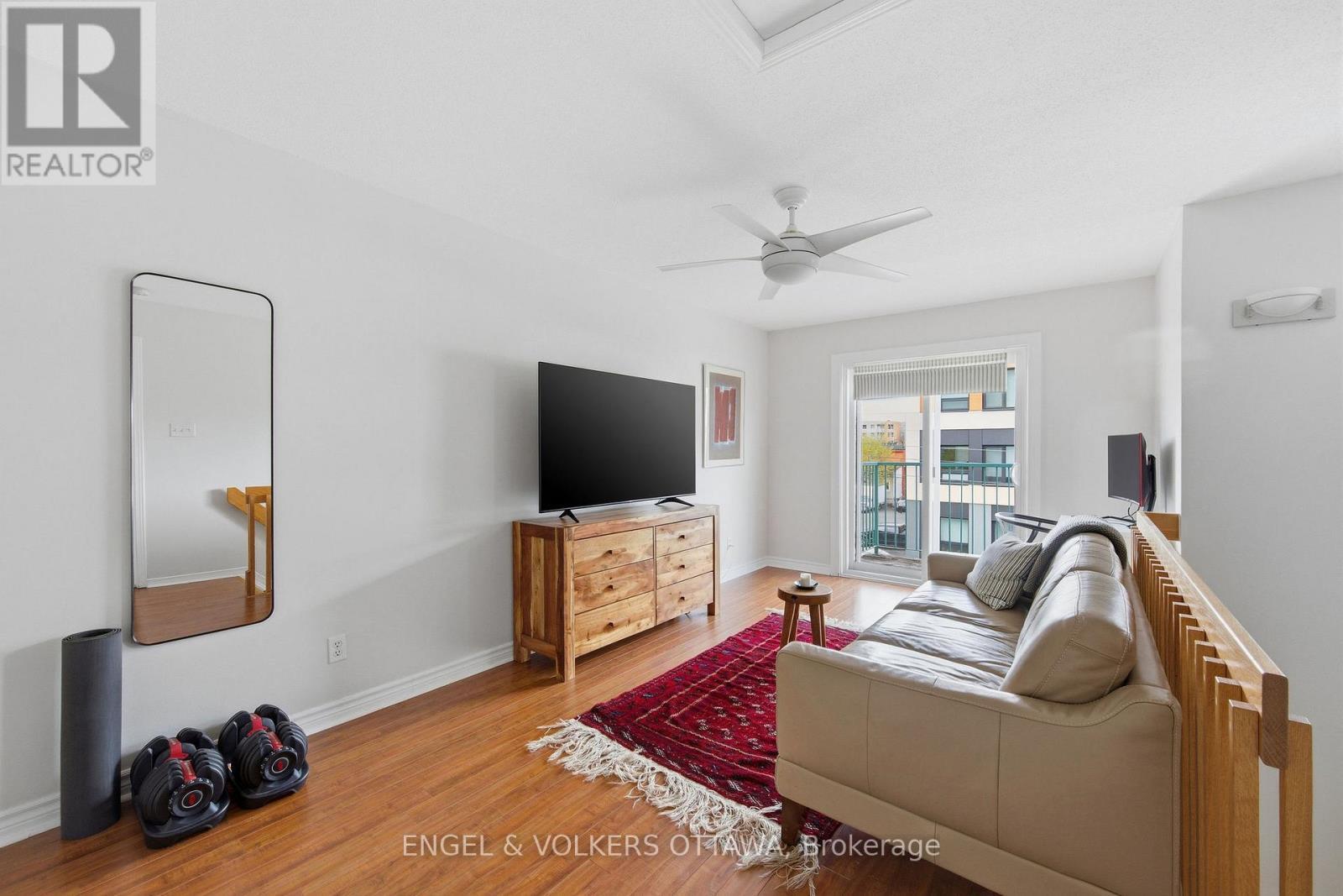150 Forward Avenue, Ottawa, ON - Indoor