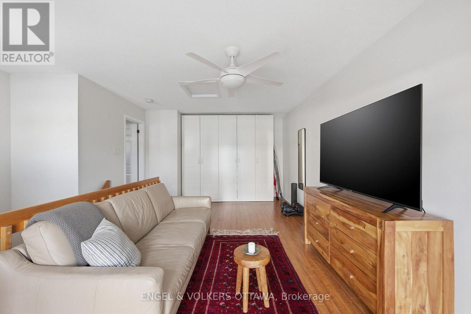 150 Forward Avenue, Ottawa, ON - Indoor Photo Showing Living Room
