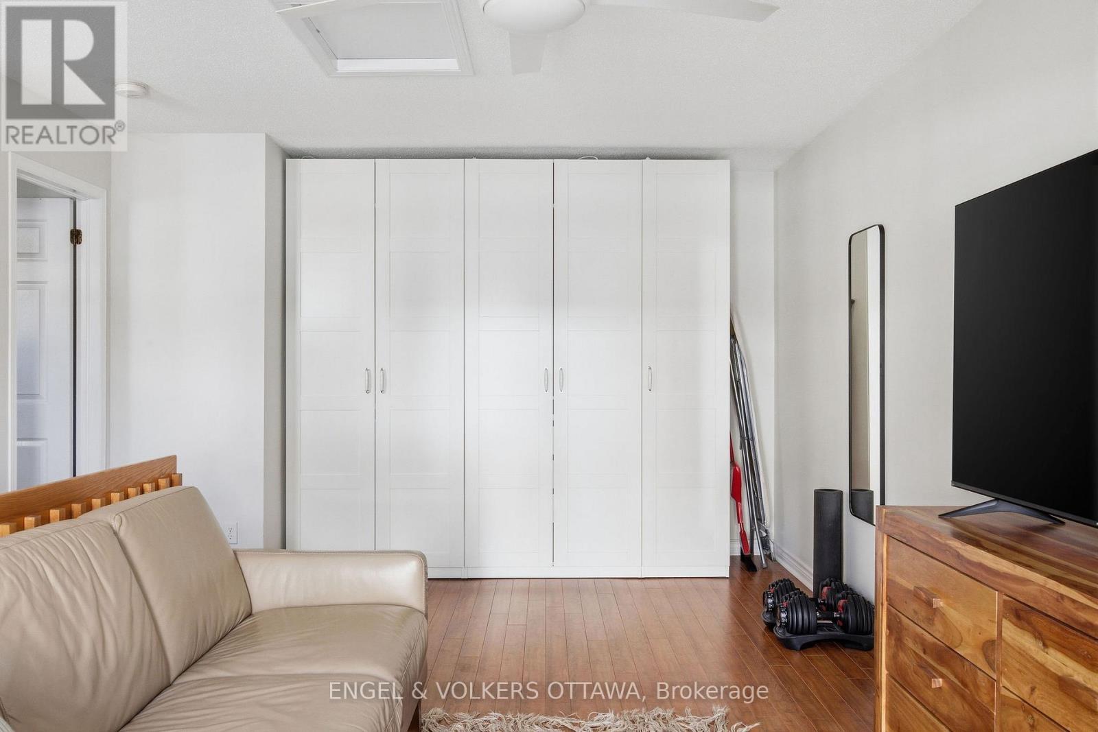 150 Forward Avenue, Ottawa, ON - Indoor