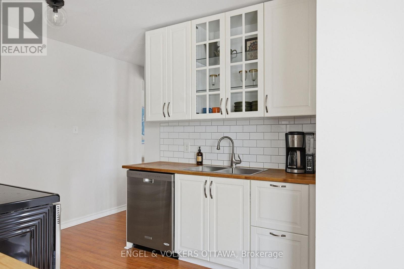 150 Forward Avenue, Ottawa, ON - Indoor Photo Showing Kitchen With Double Sink