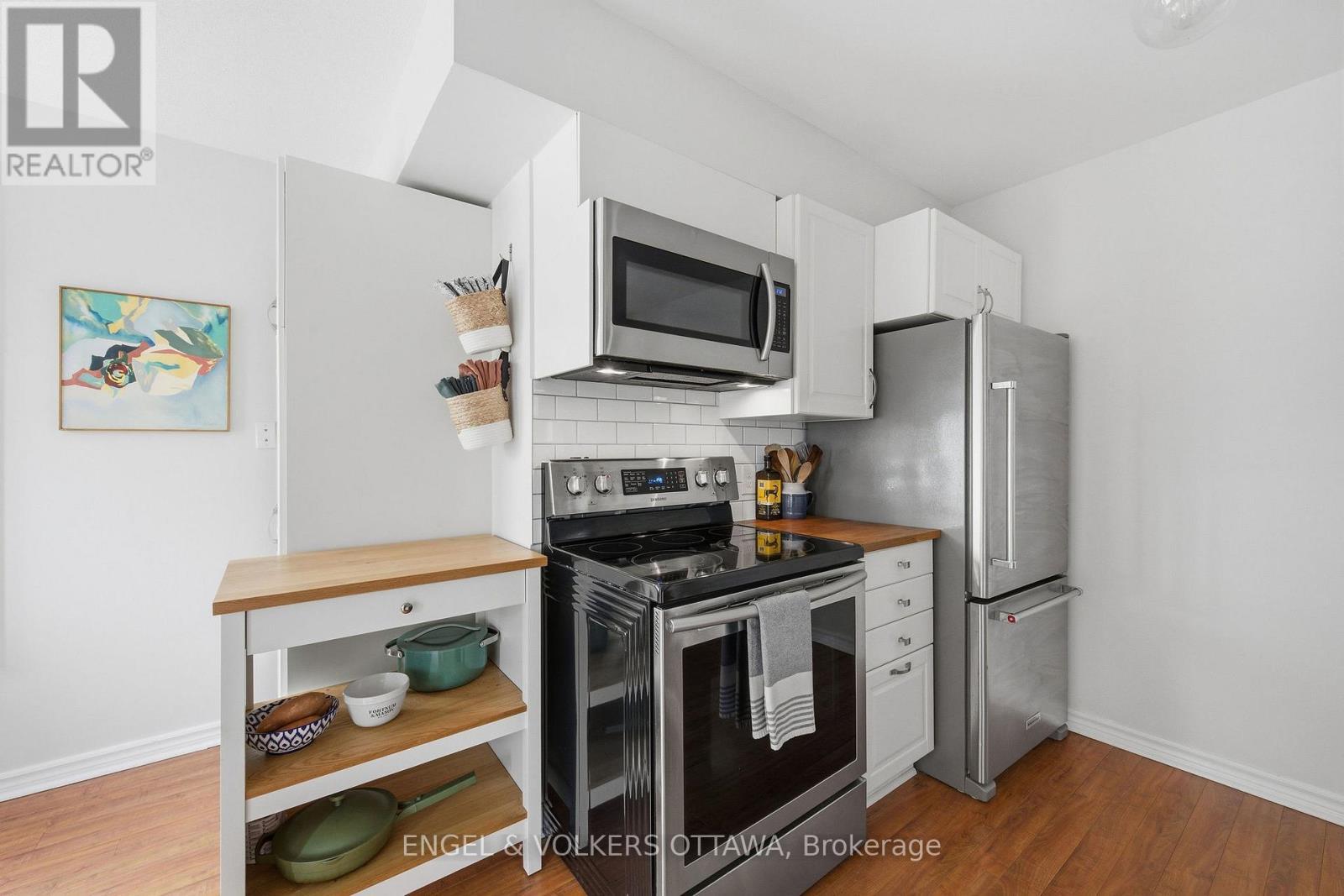 150 Forward Avenue, Ottawa, ON - Indoor Photo Showing Kitchen With Stainless Steel Kitchen