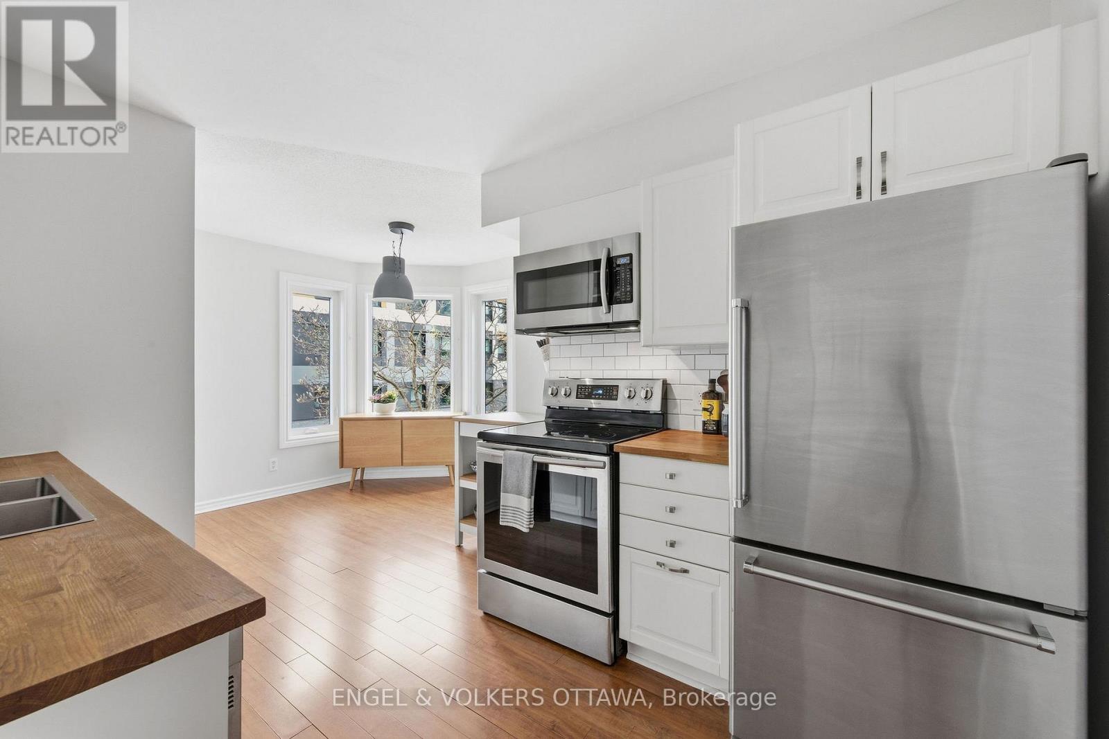 150 Forward Avenue, Ottawa, ON - Indoor Photo Showing Kitchen With Stainless Steel Kitchen With Double Sink