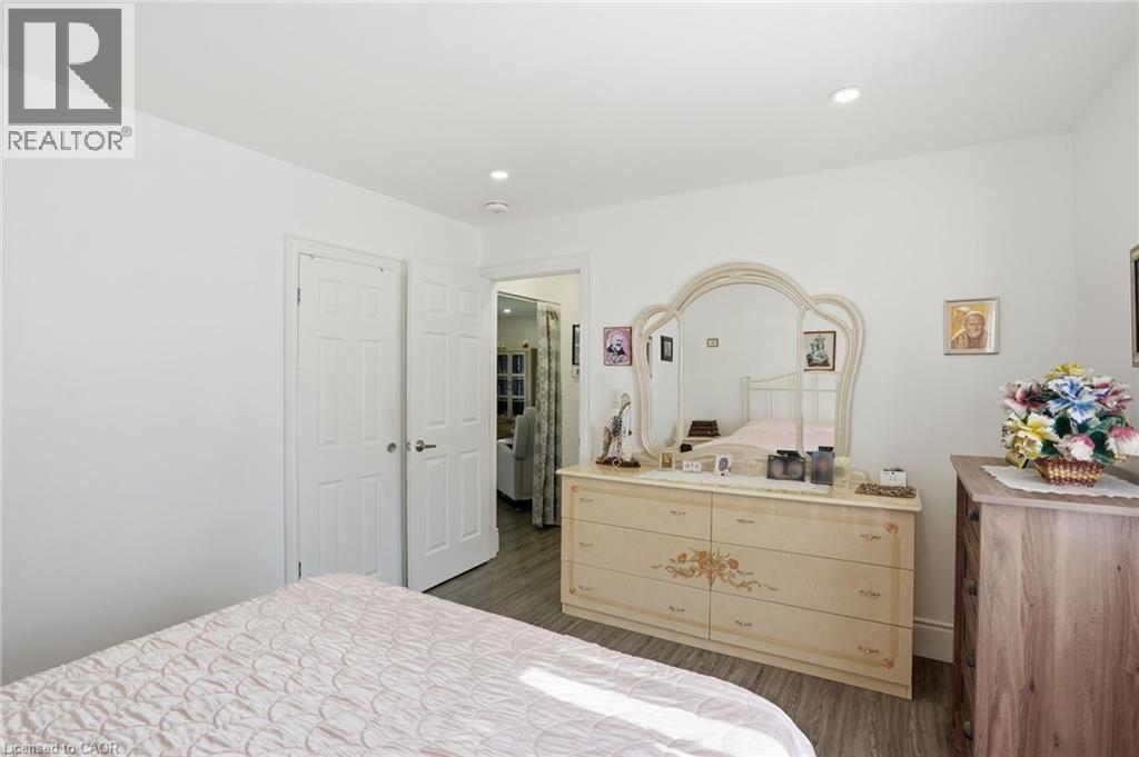 249 West 18Th Street, Hamilton, ON - Indoor Photo Showing Bedroom