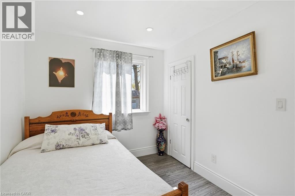 249 West 18Th Street, Hamilton, ON - Indoor Photo Showing Bedroom