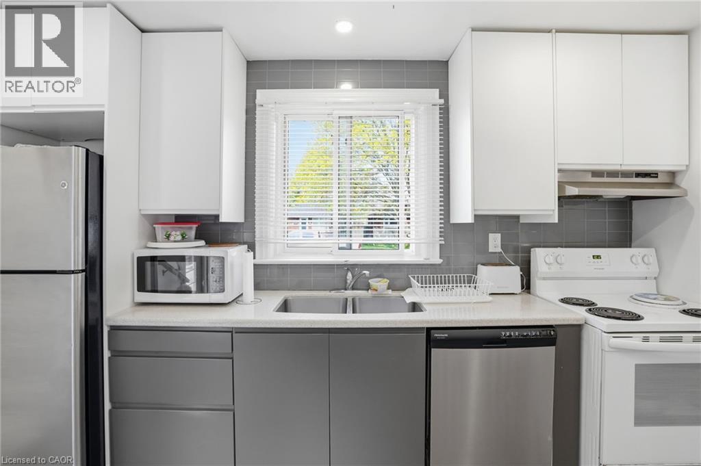 249 West 18Th Street, Hamilton, ON - Indoor Photo Showing Kitchen