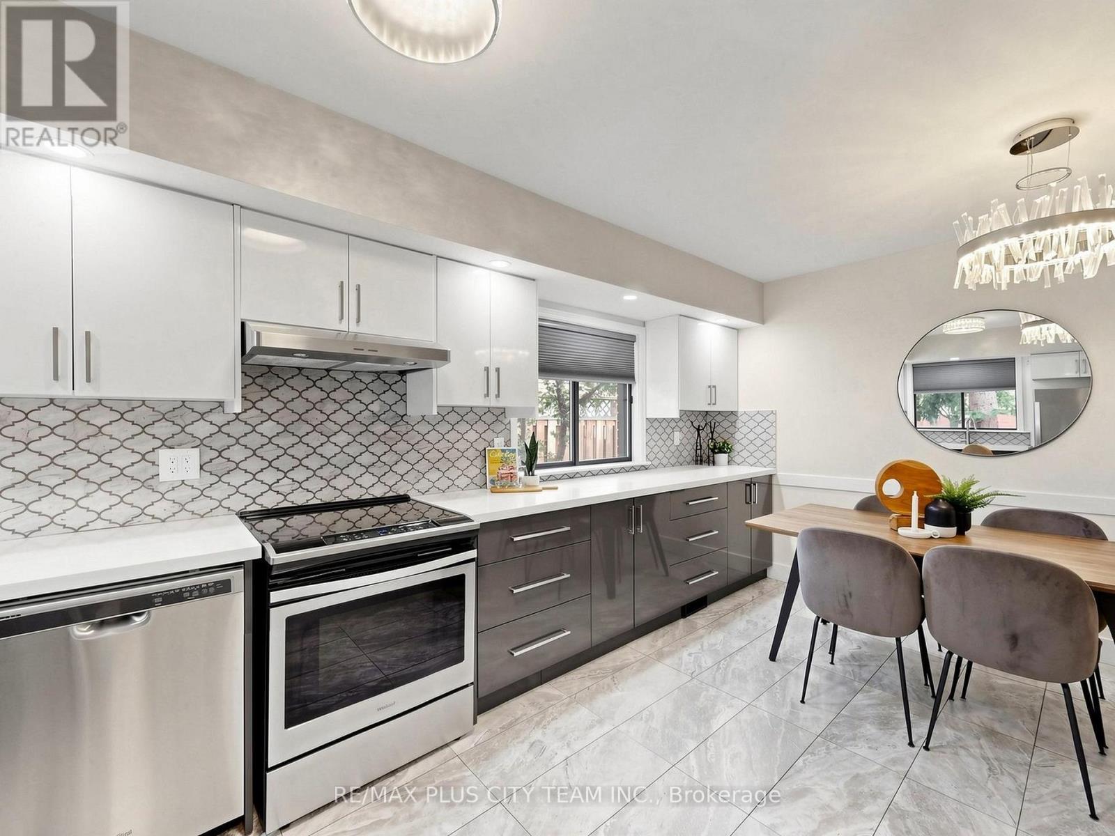 260 Renforth Drive, Toronto, ON - Indoor Photo Showing Kitchen With Upgraded Kitchen