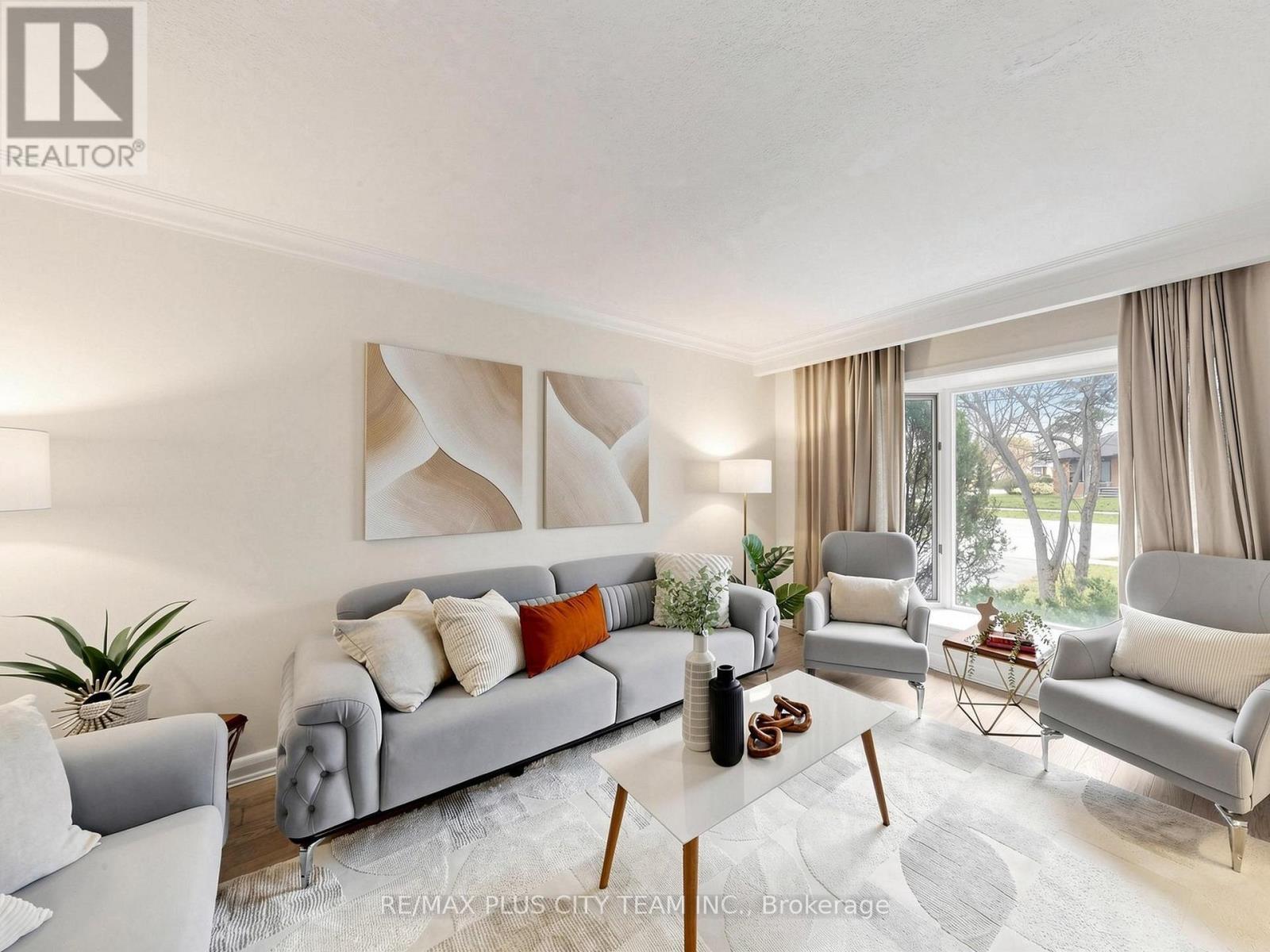 260 Renforth Drive, Toronto, ON - Indoor Photo Showing Living Room