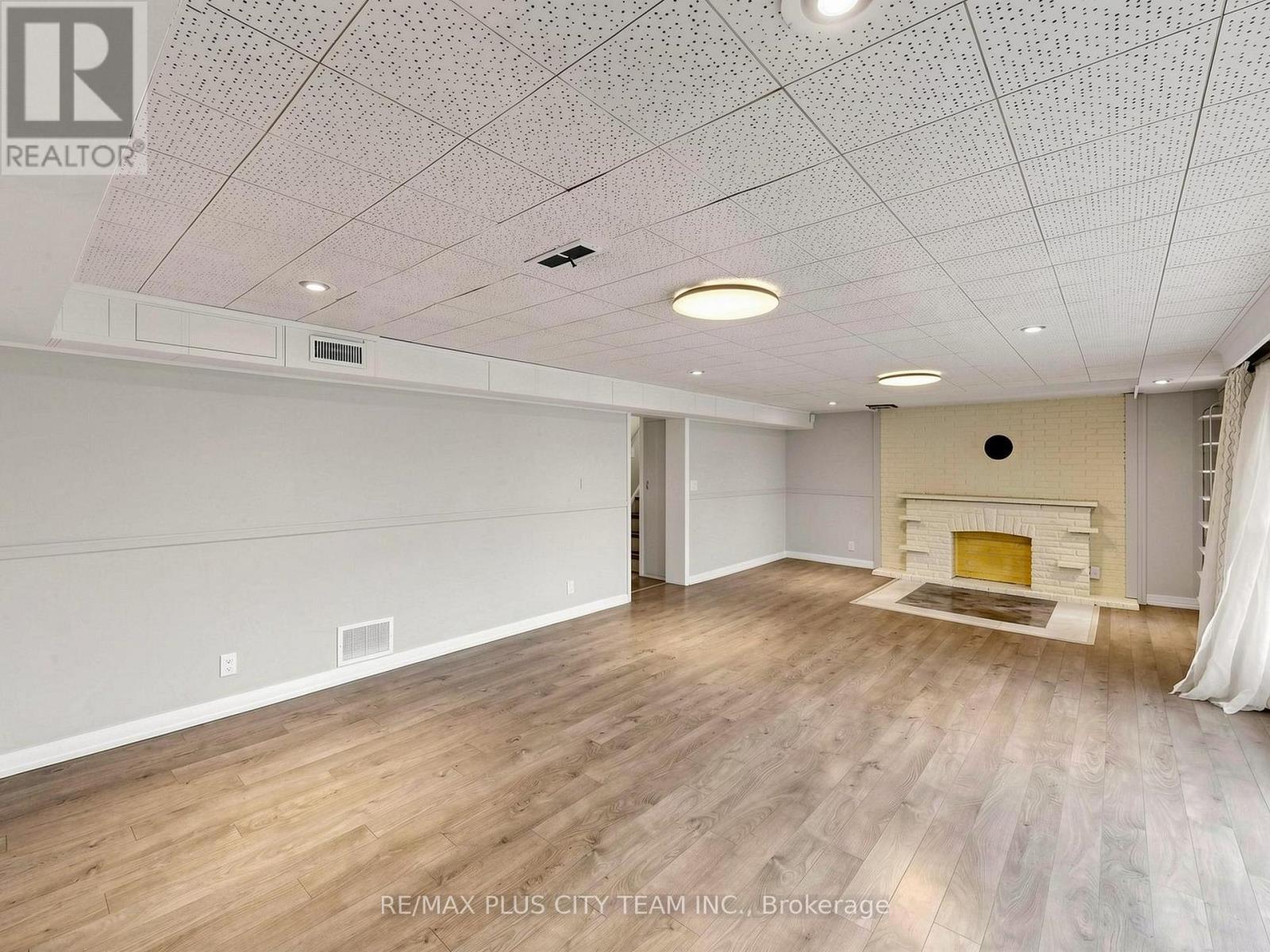 260 Renforth Drive, Toronto, ON - Indoor