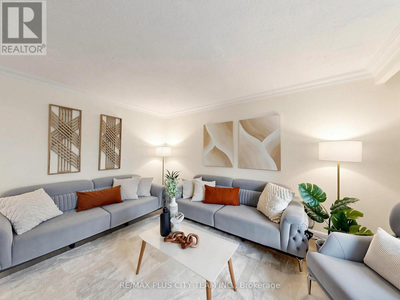 260 Renforth Drive, Toronto, ON - Indoor Photo Showing Living Room