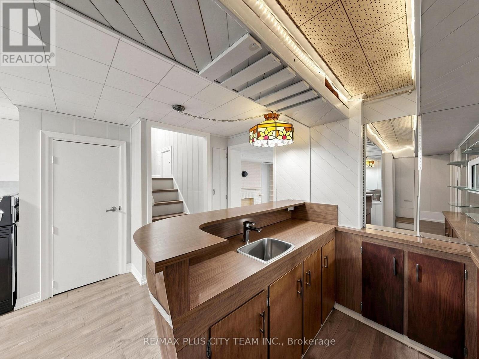 260 Renforth Drive, Toronto, ON - Indoor Photo Showing Kitchen