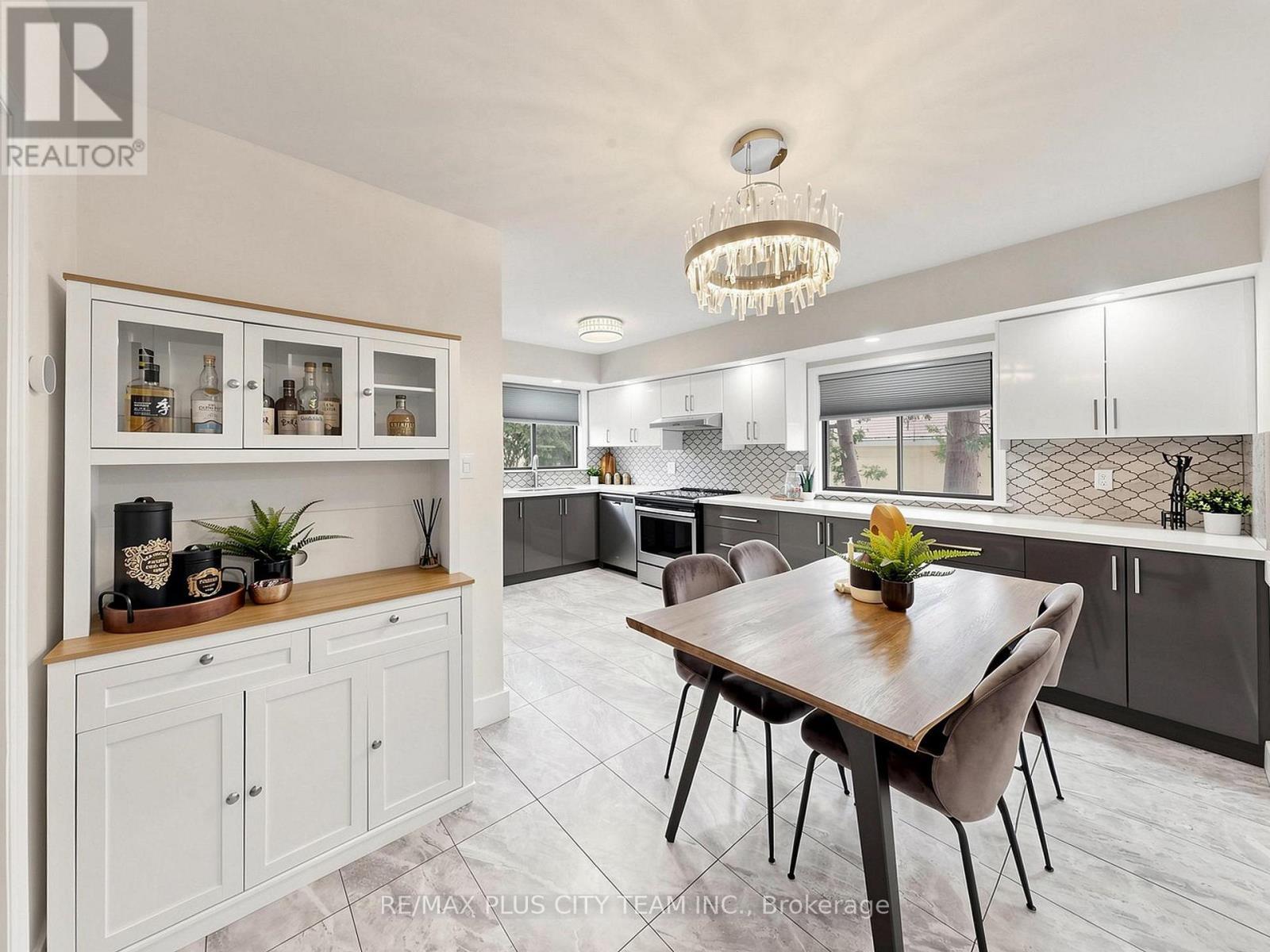 260 Renforth Drive, Toronto, ON - Indoor