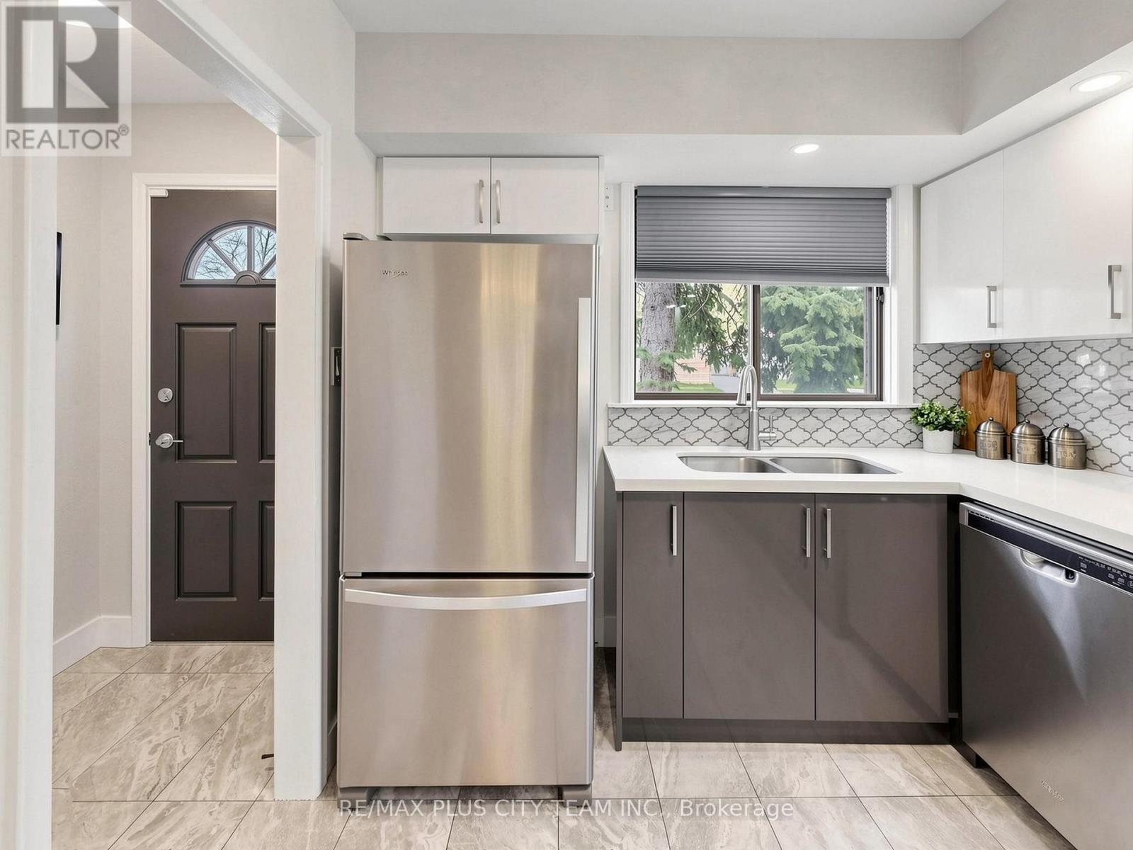 260 Renforth Drive, Toronto, ON - Indoor Photo Showing Kitchen With Double Sink