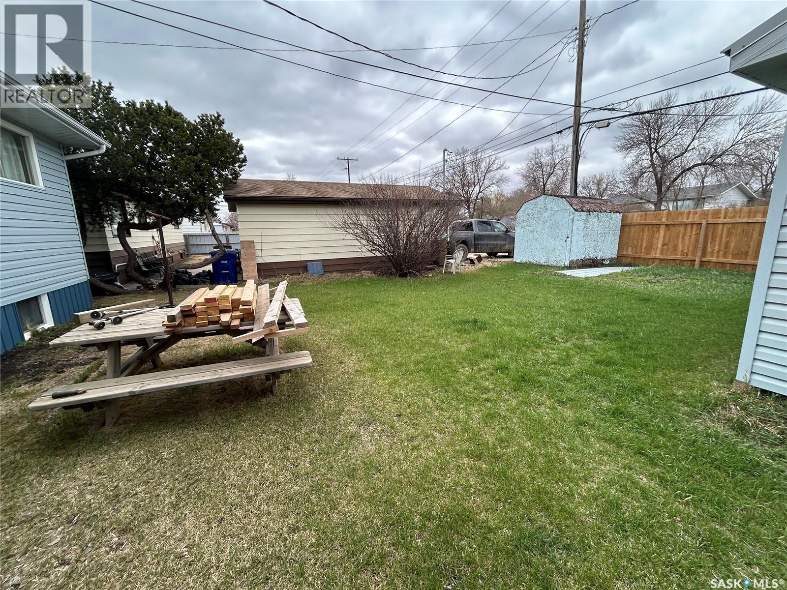260 Duncan Road, Estevan, SK - Outdoor
