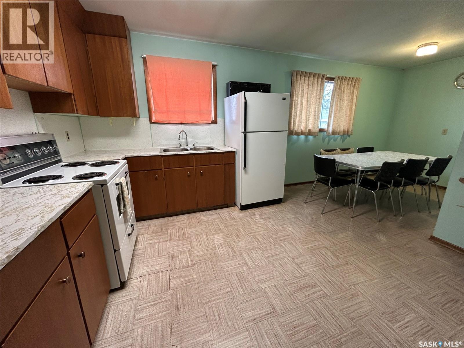 260 Duncan Road, Estevan, SK - Indoor Photo Showing Kitchen With Double Sink