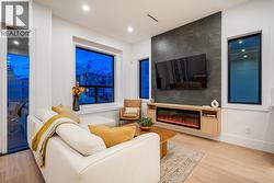 2 4557 PARKER STREET Burnaby, BC V5C 3E1