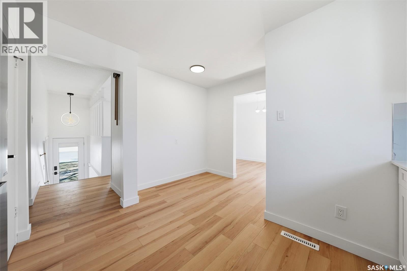 1310 East Centre, Saskatoon, SK - Indoor Photo Showing Other Room