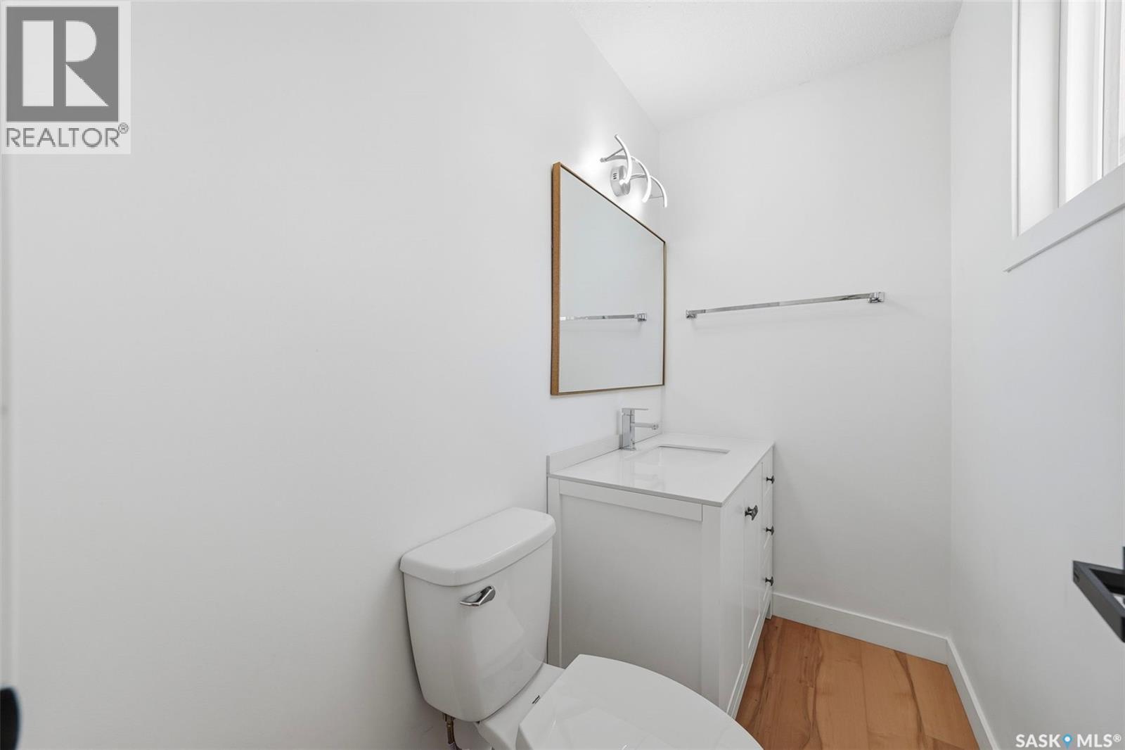 1310 East Centre, Saskatoon, SK - Indoor